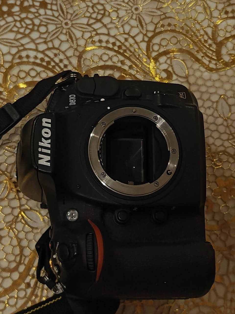 بدي نيكون للبيع 810 نضافه فول 
شترها 7 k 
 كامل ملحقاته المكان نجف


**إذا كنت صاحب هذا الإعلان وتريد حذفه لأي سبب، رجاءا أرسل رسالة إلى الدعم الفني**