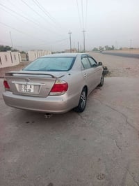 للبيع كامري 2005 خليجي 4سلندر سعر الاتصال07709388866او 07817514720