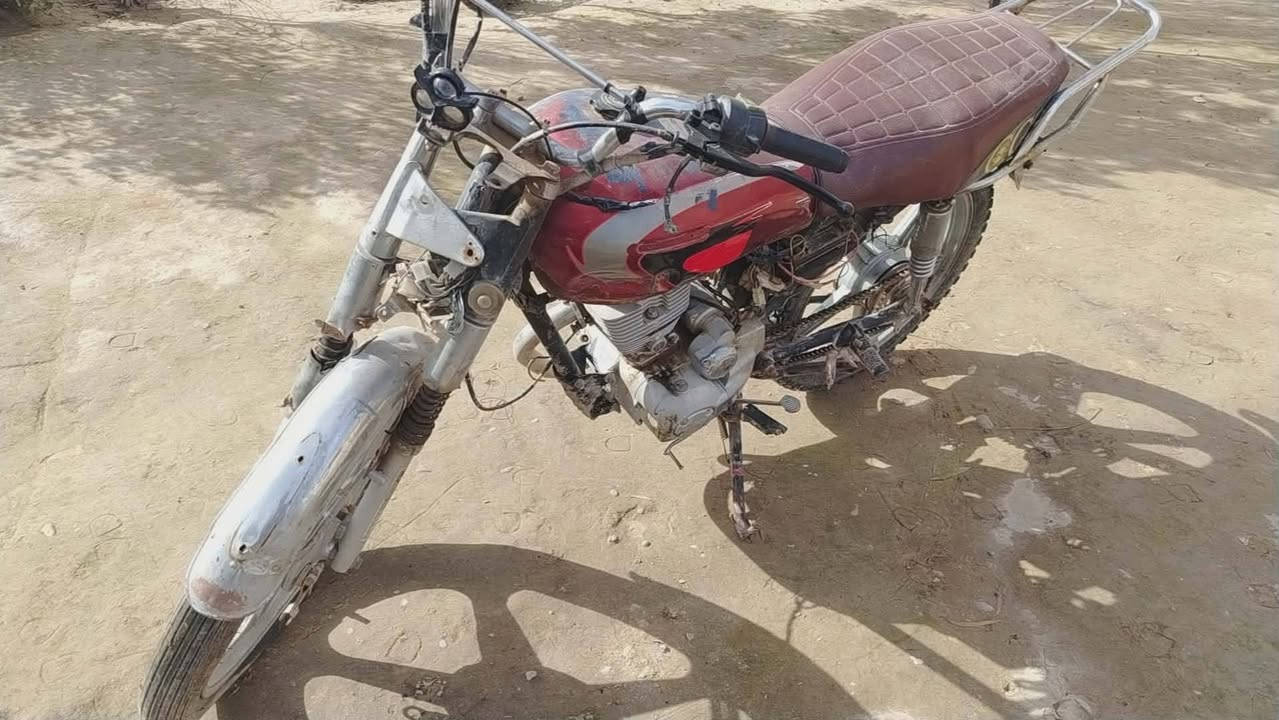 السلام عليكم موطور للبيع او مراوس 

٥كير كهربايات بي بومه فقط 
محرك مجفت جديد شغال صافي تواير جدد 
السعر١٢٥وبي مجال الشراي يتصل ***********
