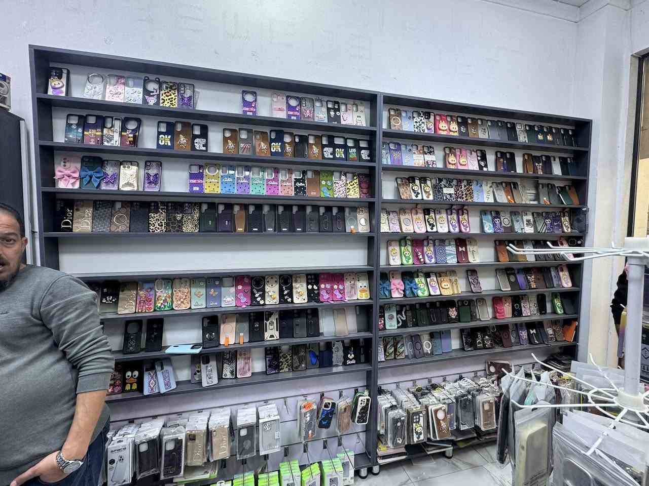 ديكور للبيع مال محل موبايلات
واكو كفرات ولزكات 
العنوان التاميم 
***********
***********
