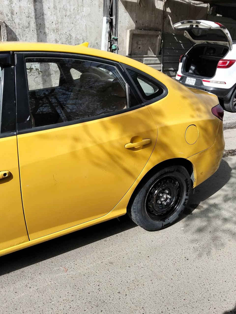 السلام عليكم اخواني
النترا 2010 وارد امريكي محرك 2000 السياره حادثها الباب الي بصف السايق( السياره بيها صوت يطق ) خفيف كلش وصار سنتين عندي ما بيها شي الله شاهد امشي خارجي كله 120و130 الصوت بالمشي ماكو صدر جديد وزوج تايرات جدد وراديتر جديد بدلتهن قبل أسبوع وباقي السياره جديده المكان بغداد مدينه اللصدر
السعر قفل 88 .
حسين الوائلي 
***********
