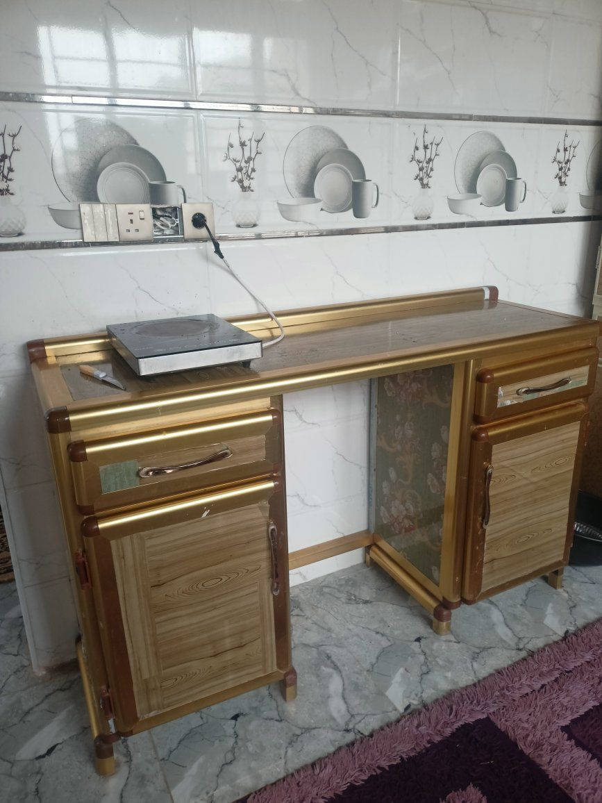 السلام عليكم. مرايت حلاقة. وميز حلاقة للبيع كلش نضاف. المراه الامامية مكسورة ***********
العنوان القوسيات

