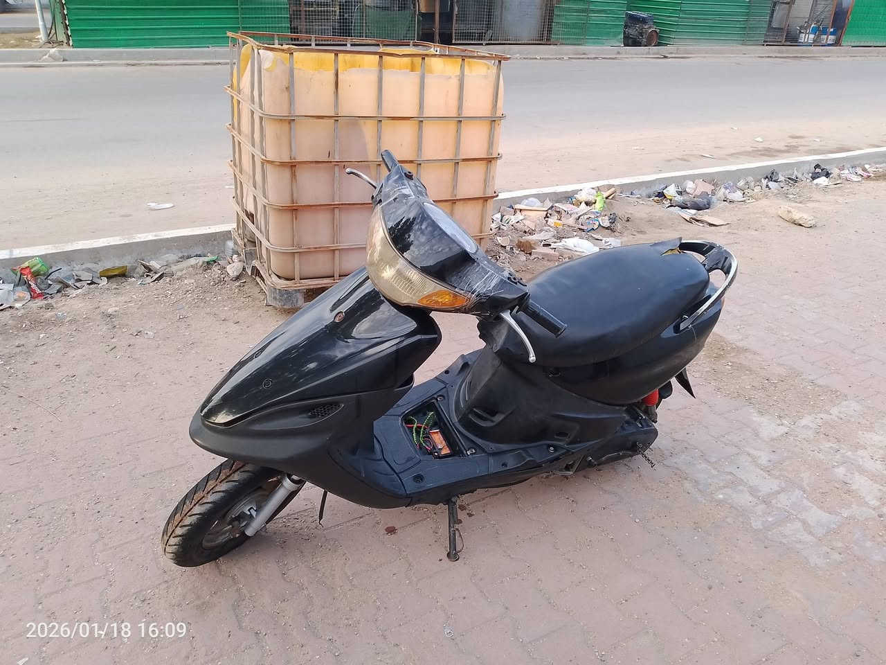 دراجه متروكه للبيع قيم بل يرضي الله واخذهه 
***********
