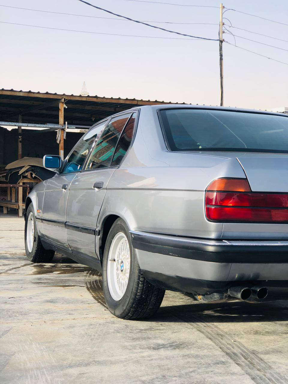 سلام عليكم 
بي إم موديل ١٩٩٢
حجم ٧٣٥
السياره معمره جديد 
كير محرك كله جديد + محرك مفتوح 
صدر أمامي خلفي كله جديد 
السعر ٥٥بيه مجال 
الرقم /***********
العنوان /الأنبار فلوجه
