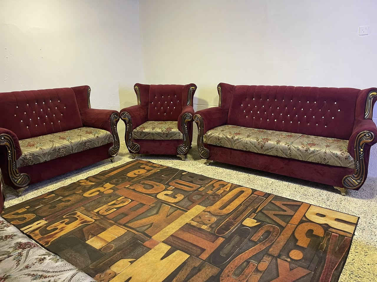 تخم 10 مقاعد تكمه نضيف بدون اي ضرر ب200 قفله 
***********
