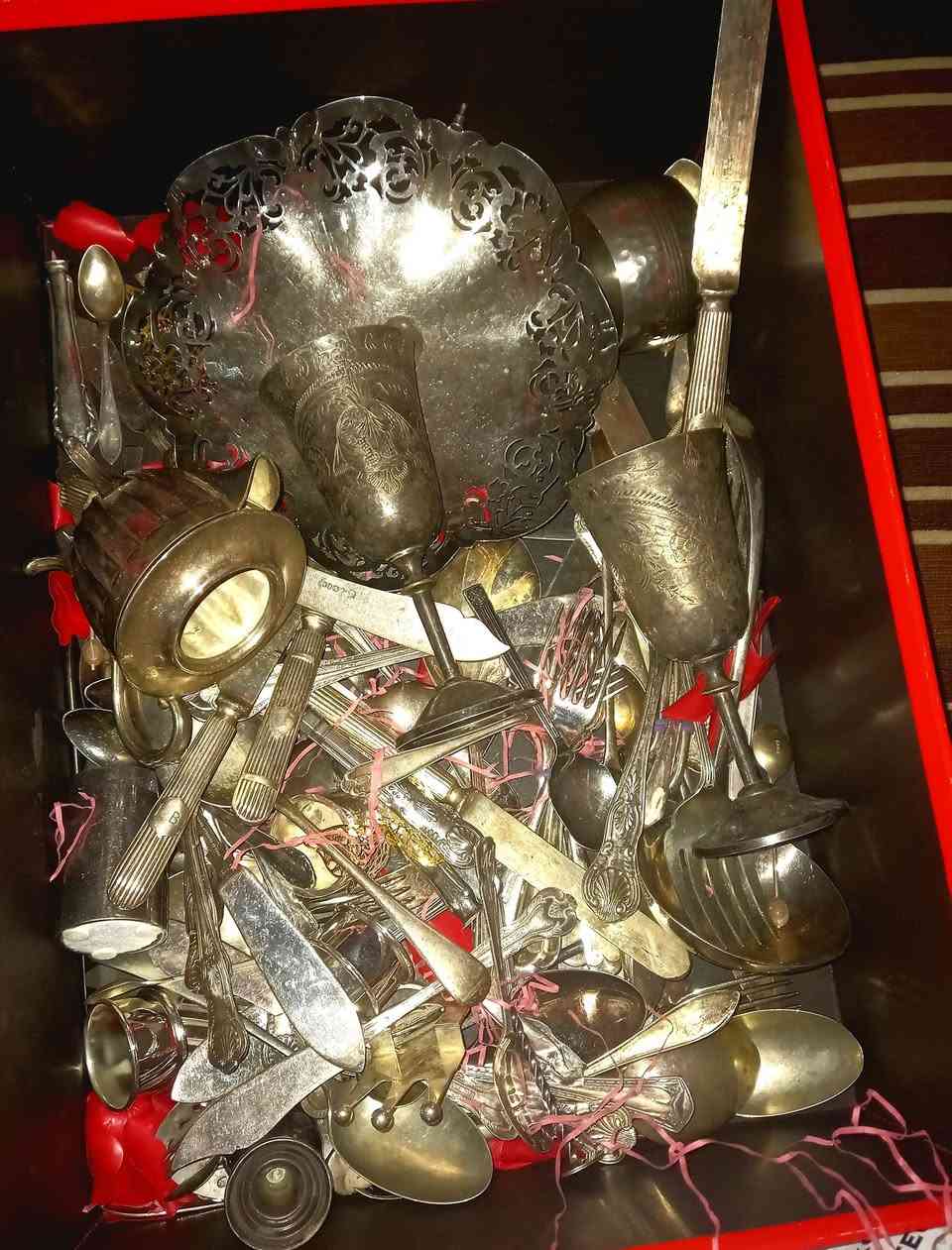 ٦ كيلو ونص .. طلاء فضة  .. فيها ٥ كيلو ملاعق وشوكات  .. للبيع  ..


**إذا كنت صاحب هذا الإعلان وتريد حذفه لأي سبب، رجاءا أرسل رسالة إلى الدعم الفني**