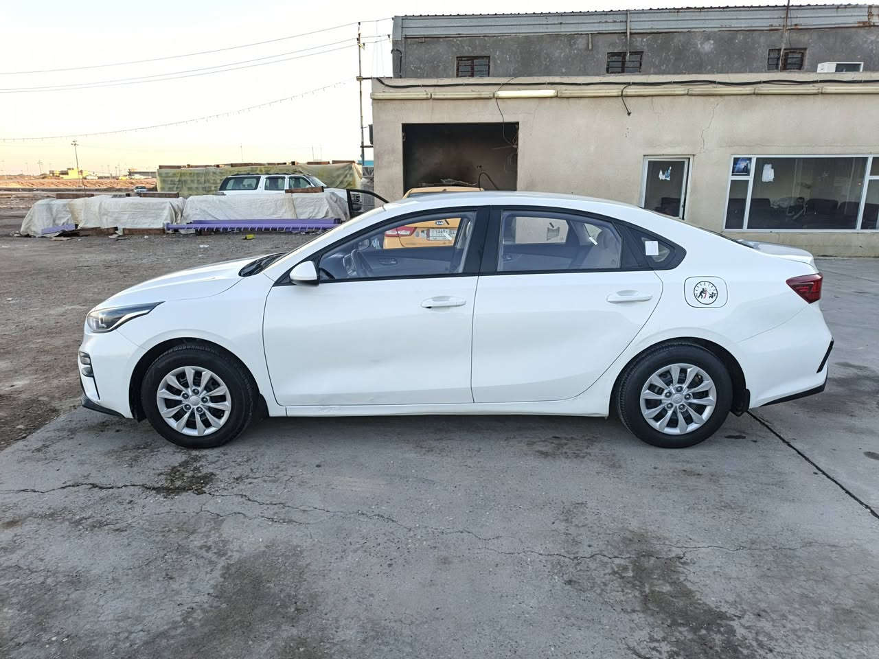 السلام عليكم كيه سيراتو موديل 2021 خليجي رقم ذي قار سنويه لغايه 2027  استخدام شخصي كفاله عامه ضربه وصبغ وتبديل وفتح فقط بارد بصيط كتاب الفحص مرفق بالمنشور استقطاع مباشر من الشركه وكاله مضمونه مكينه 1600 دوش شرط مامفتوحه ماشيه 77 حقيقي سياره جديده مكينه كير حداديه تبريد تدفئه تخم تاير جديد سياره من الداخل ومن الخارج  عل وضع الشركه مكان السياره ناصريه السعر 148 التصال ***********
واتساب ***********
