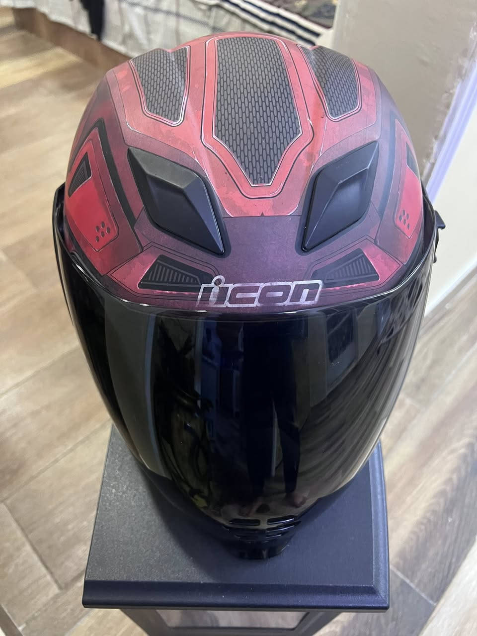 خوذه ايكون قياس xl وياها جامه شفافه 
 
سعر 250 
***********
