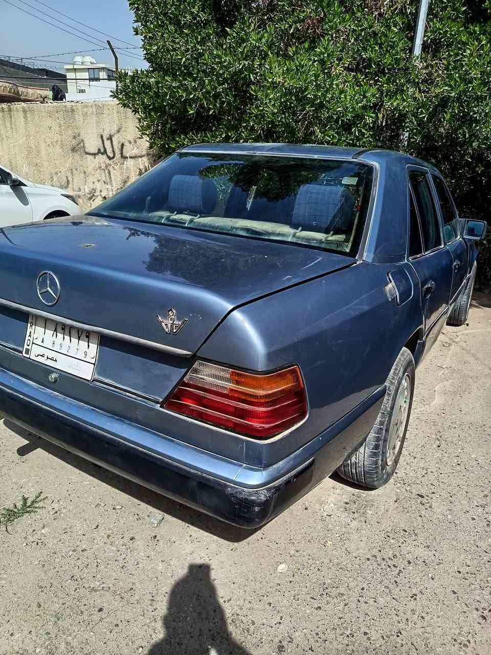 السلام عليكم  للبيع مارسيدس دب  موديل ١٩٨٦ محدثه ١٩٩٢ جاهزه تبريد عاطل بيه شويه ملاحضات باسمي تحويل مباشر السعر ٤٥ وبيه مجال موبايل *********** بغداد والسياره رقمه بغداد
