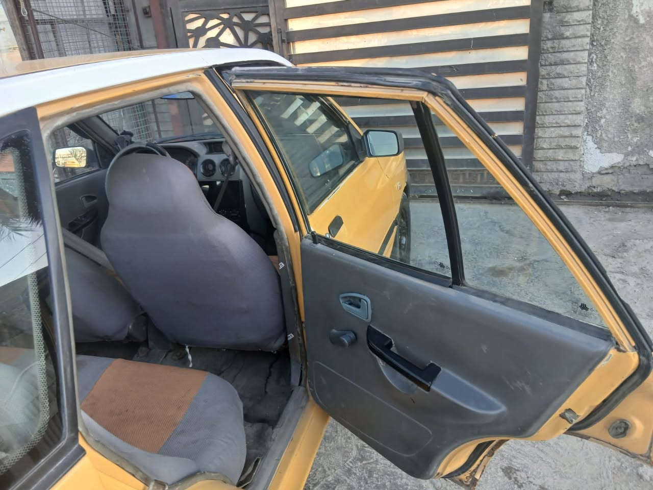 سايبه بيع ومراوس٢.١٣ حادث باب ورى السايق السيارة جاهزة كير مكينه تاير صدر شواصي ***********السعر27وبيهة مجال
