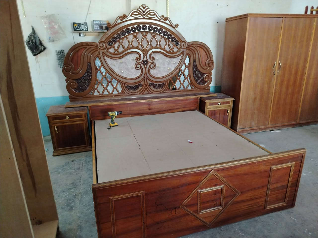 #نجارة_وصبغ_علي_الشمري
يوجد كنتور اربع أبواب نضيف وحطاطه.... للبيع
يوجد جربايه نفرين حلوه ونضيفه...... للبيع
يوجد قنفات عدد 2.... للبيع
#موقعنا_حديثة.. #مقابيل_كراج_القديم
#الاستفسار_خاص أو على رقم الهاتف
***********
