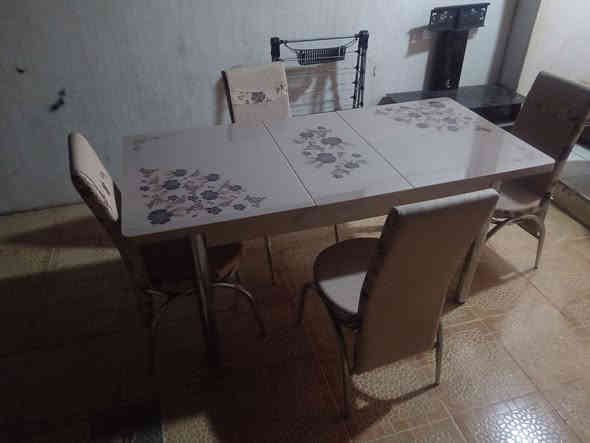 ميز طعام للبيع نظيف نظيف جدا جدا الاتصال على الرقم *********** حصرا
