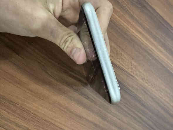 ئايفؤن ١١ دووكاميرا بؤ فرؤشتن مؤبايله كه %٩٥ خاوينه هيچي نه گؤراوه و نه كراوه ته وه مؤبايله كه ده ستي ١كه كارتؤني له گه له ته نها ئه و په له ي شاشه يه ي هه يه  ١٢٨ گيگابايت ١سيم 
پاتري ٧٥ سليماني ***********
