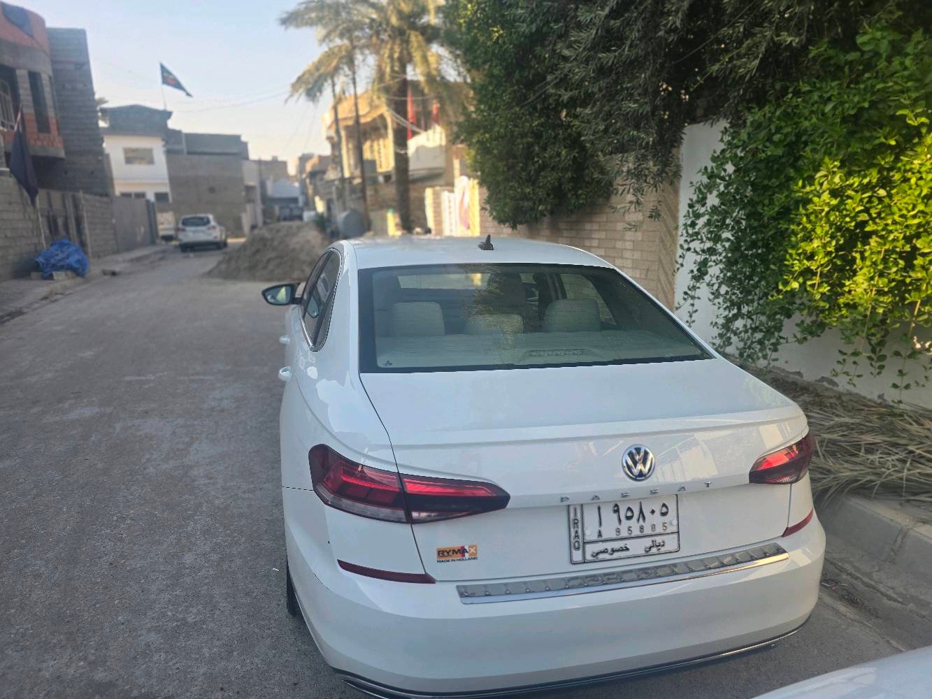 باسات فولسواكن موديل ٢٠٢١ معوقين باقي سنتين تفك سايرة كلين بدون ضرر محرك ٢٠٠٠ تيربو
ممكن تذكرلي الممشى الحقيقي للسيارة؟ وهل العداد أصلي لو بيه تبديل/لعب؟: 
ماشية ٧٧
شنو نوع القير بيها: أوتوماتيك عادي لو DSG؟ وشنو حالته من ناحية الغيارات والهزّة؟: 
اتو عادي سبورت
هاي الباسات شنو فئتها بالضبط؟ يعني كومفورت/سبورت/هاي لاين، وشنو المواصفات الموجودة بيها مثل كاميرا، سنسرات، فتحة، شاشات، تثبيت سرعة؟: 
سبور عادي 
السيارة وارد لو وكالة؟ وشنو وضع الأوراق والتخليص/التفويض أو أي مستمسكات مرفقة؟: 
وارد
وين مكان السيارة حالياً؟ والسعر بيه مجال لو نهائي، وتقبل تبديل لو فقط بيع؟: 
بعقوبة المركز 