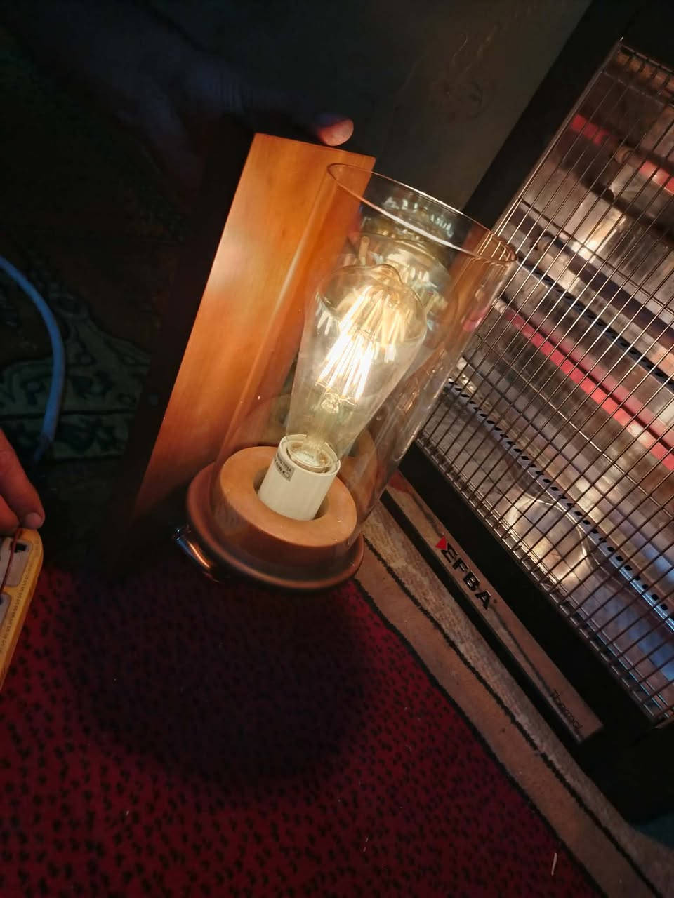 السلام عليكم..للبيع طقم انارةكامل  ٧قطع خشب صاج اصلي نضيف لاكسر لافطر لاشخط  السعر ١٥٠ وبي مجال مكاني الشهداء***********
