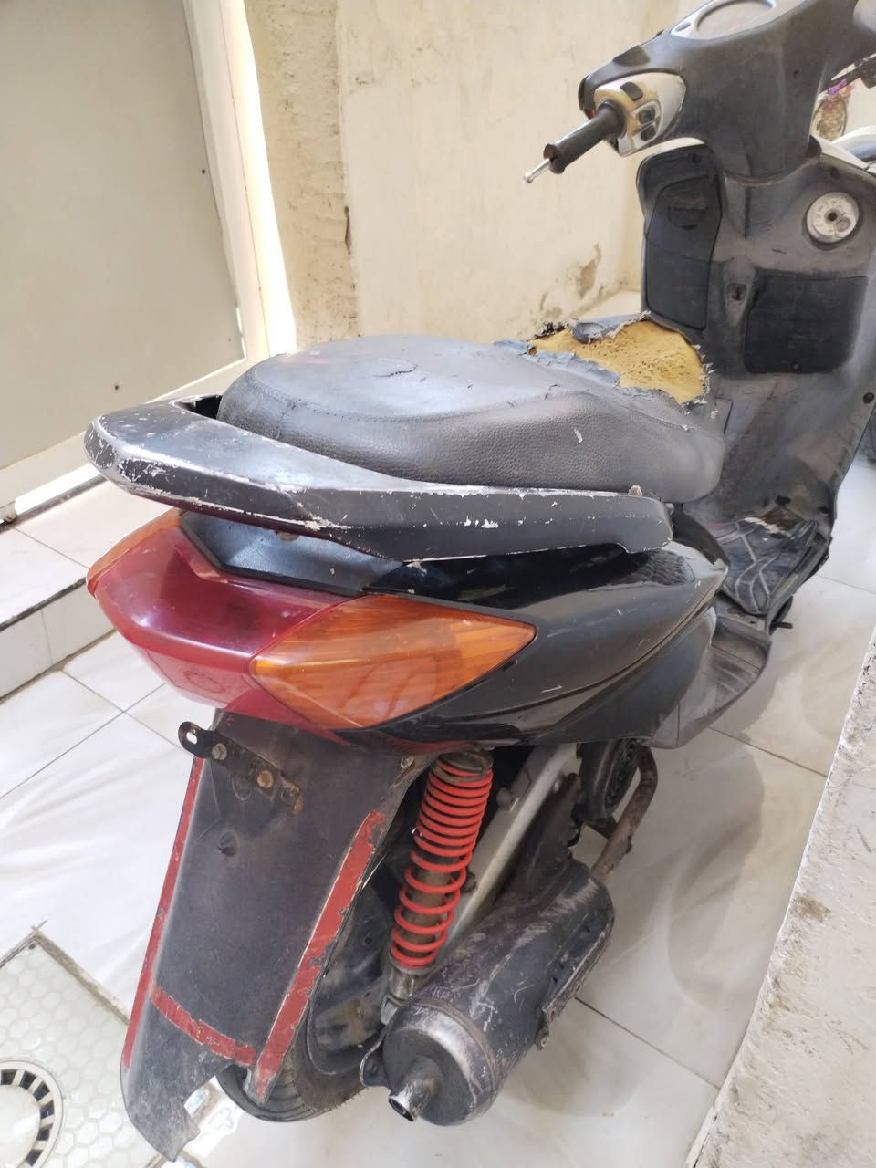 سكنس 110 ياباني دراجه جانت شغاله ونتركت كهربائيات كلها شغاله سلف اشاير نقص باتري قفل استرين تايرات 2 جدد ب225 بغداد الطوبجي ***********
