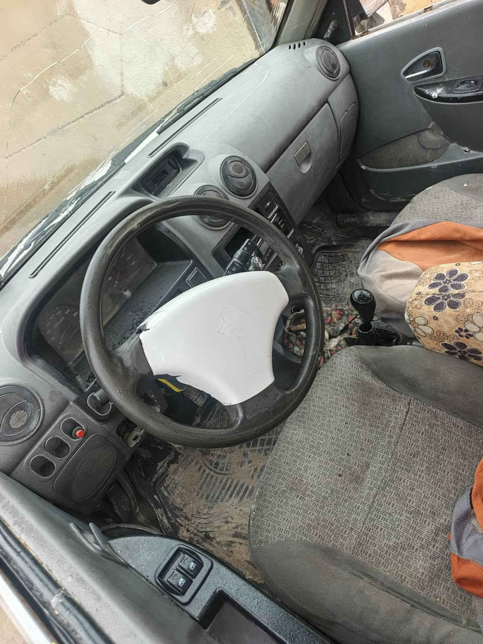 السلام عليكم سايبه لبيع موديل 2012 رقم بصره تحويل مباشر كير جديده كهربايات شغاله مكينه تبخر سياره شغاله وتمشي
حته اذا تصقيط ابيع اتعهد تحويل مكان السياره بصره سعر 18 
هاتف ***********
