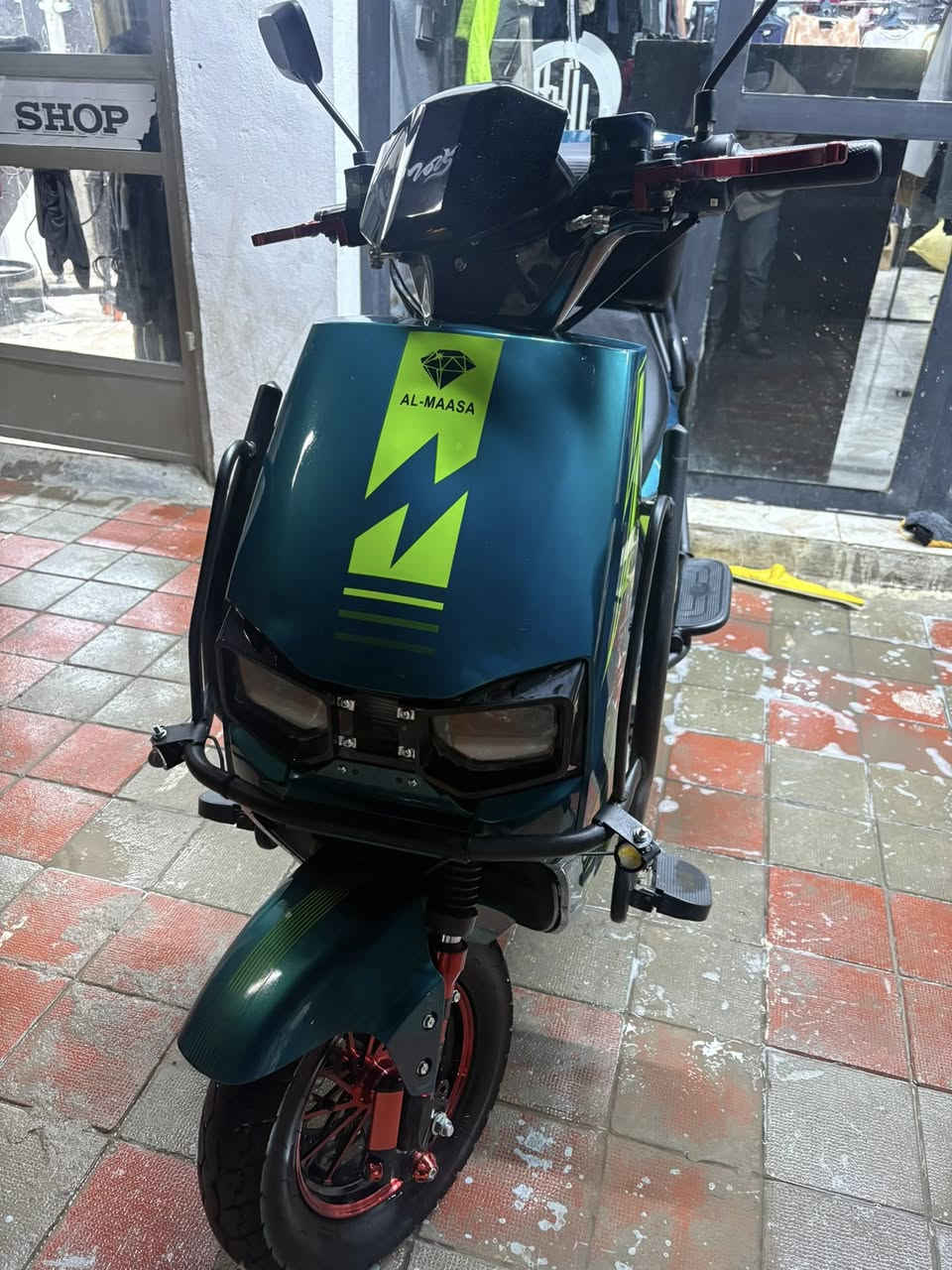 السلام عليكم دراجه شحن للبيع البطاريات زينات يقرن 10 كلهن فقط بطاريه وحده مبدله جديده واصليه وهم تقرا 10 تجي تفحصه وتتأكد السعر 650 الف وبي مجال ***********
