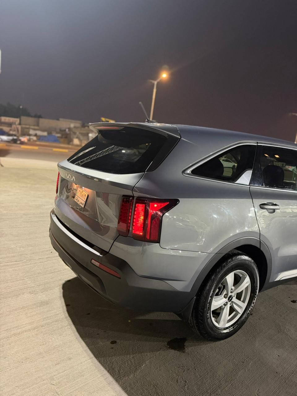 سورنتو 2023 وارد امريكي بيه بس بنيد مبدل بدون رقم السعر 205  العنوان البصره ***********
