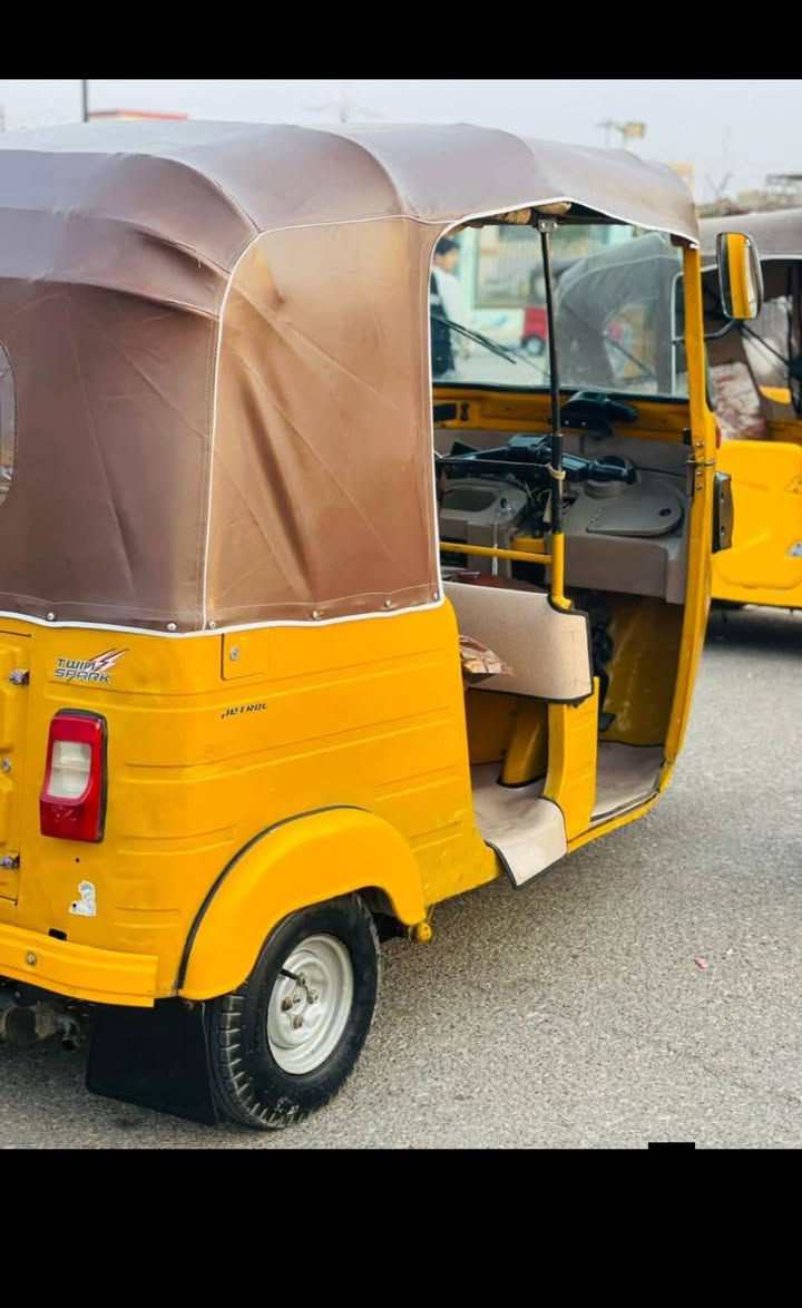 سلام عليكم تكتك البيع موديل 2020 مكينه مجفته مرقم وبيها طكه بل الغد وا خياسات معمره تكتك جاهزه سعر 5400 وبيها مجال ‏‪***********‬‏
