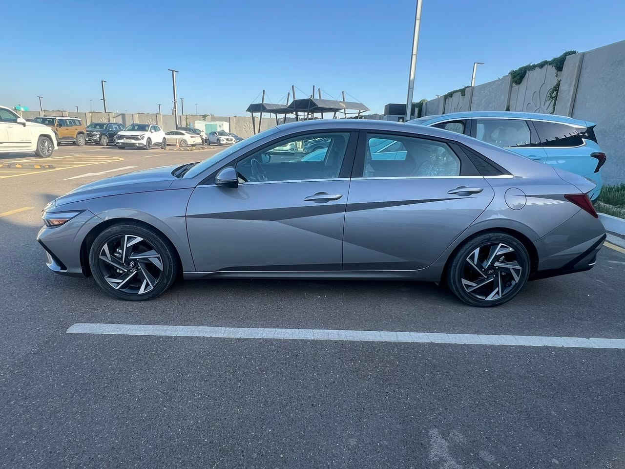 HYUNDAI ELANTRA, 2024
LIMITED
النترا ٢٠٢٤ سلفر هايبرد للبيع فول مواصفات لمتد تدفئة وتبريد كشنات كهرباء داخل لونين
شاشة متصلة
سستم صوت
رقم بغداد مميز
حادث بسيط سطحي
وباقي مواصفات اللمتد معروفه
دخول جديد
اسبير نفس ويل السياره غير مستخدم
ماشيه 31 الف
للتوصل اتصال او واتساب
***********
