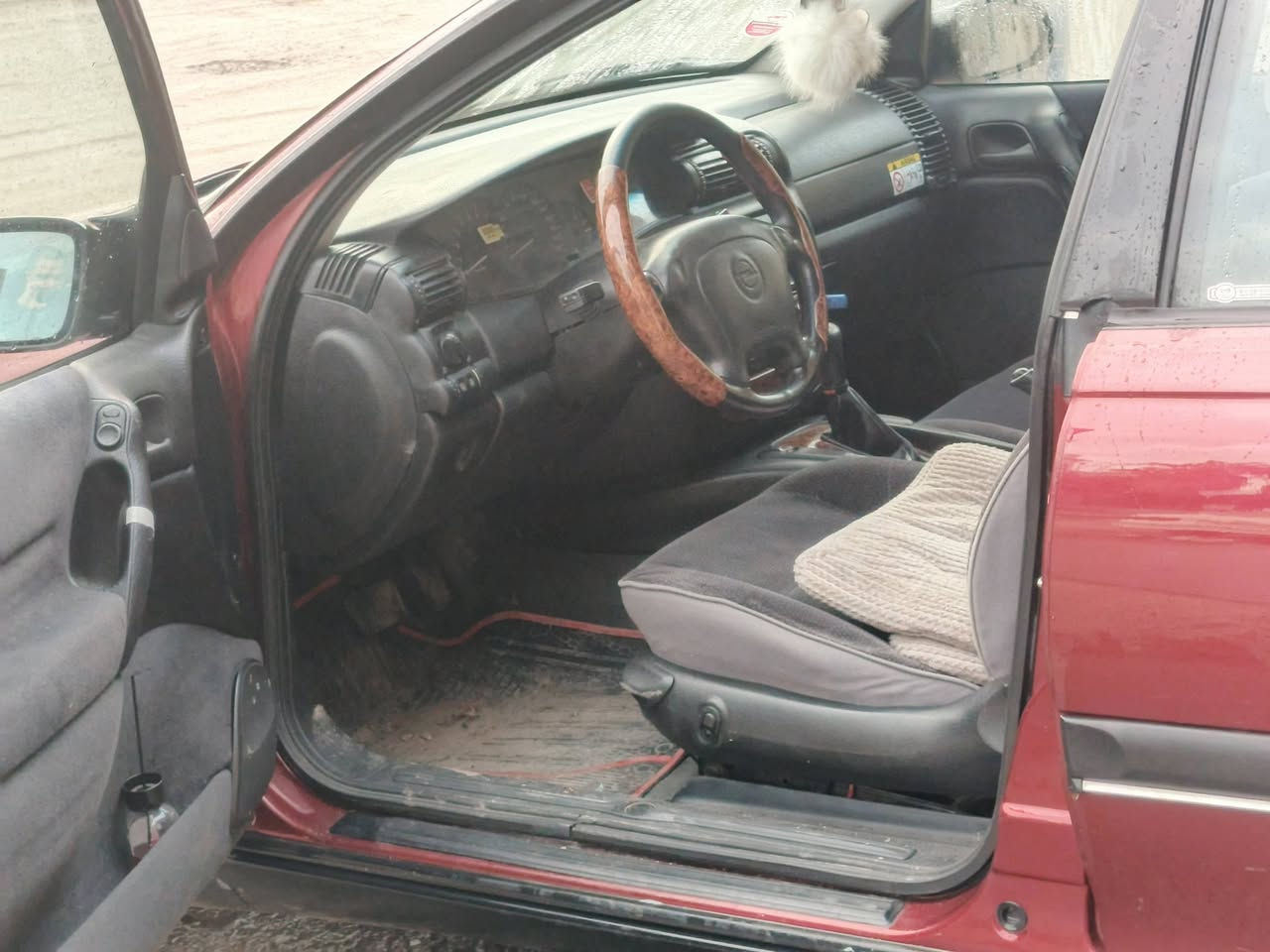 السلام عليكم
اوبل اوميكا بزون 1995
السيارة جاهزه كير شرط  محرك خيط بخار
السيارة بدون ضرر شرط بيها جاملغات خلفي مع سقف اثر جراد
السيارة رقم نينوى شرط التحويل سنوية ٢٧
السيارة فول مواصفات
تئدفة نار
تبريد يشتغل بس هواء مو بارد  يعوزه صيانه
السعر ٥٥ وبيها مجال
العنوان موصل ***********
