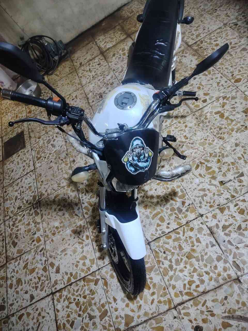 سلام عليكم شباب دراجه نكرة سلف محرك150ما مفتوح موديل 2017 ما ناقصها شي شوفت عينك شغل وطلع وين ما يعجبك سعرها 525(***********
