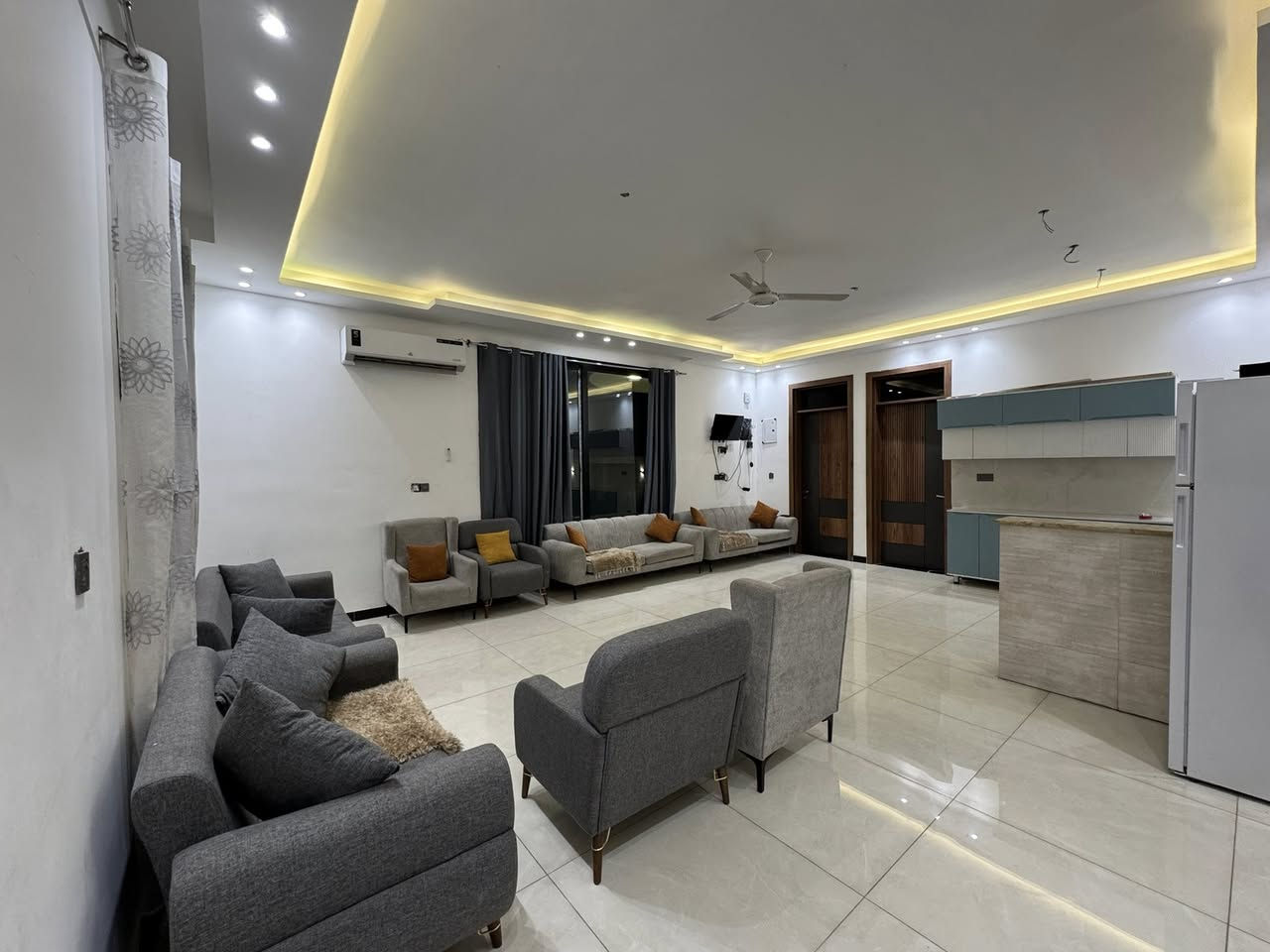 ✨ عيشوا الفخامة والهدوء بمزرعة ريڤيرا ✨
حجوزات متوفرة طيلة أيام الأسبوع للعوائل والشباب وجميع المناسبات،

أجواء طبيعة ساحرة، خصوصية عالية وتجهيزات متكاملة تليق بأجمل لحظاتكم.

📲 للحجز والاستفسار مراسلة واتساب: ***********
