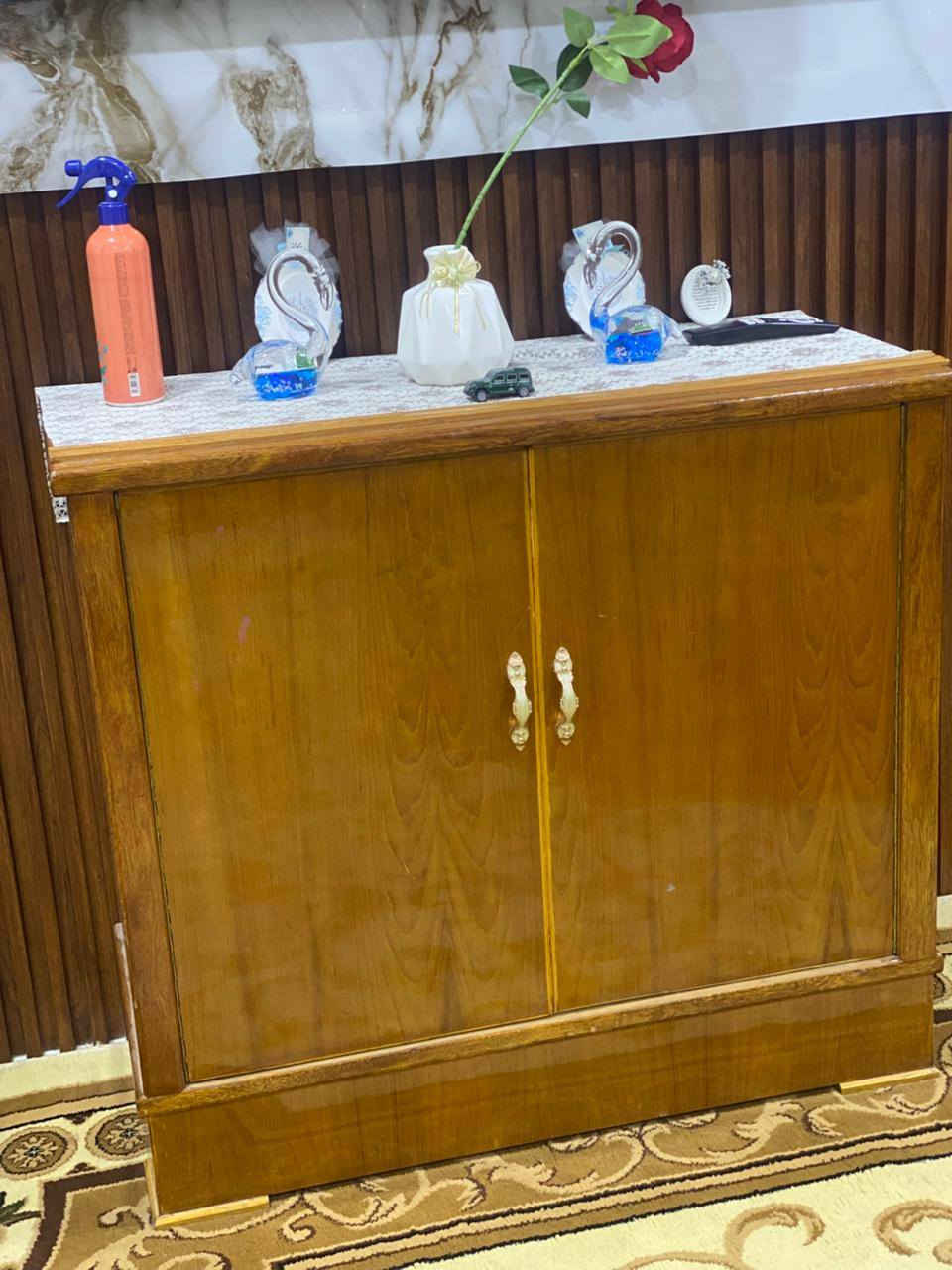 غرفة اخشاب حطاطه مستعمله نظيفه جدا 5ابواب قاطين السعر مليونين. ***********
