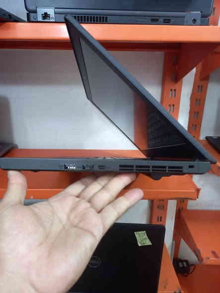 لابتوب لينوفو lenovo 
 حجم الشاشة 15.6
الرام 16
المعالج كور اي 5  الجيل 6
الهارد  256     ssd 
الرام  16.  ddr4 
كارت الشاشة  8  شير 
حجم الشاشة  15.6
الشحن اكثر من ساعتين 
الشاحنة اصلية 
يوجد منفذ تايب سي للشحن ولنقل البيانات  
الجهاز مكفول من العطل والتصليح
 الملحقات شاحنة وجنطة 
السعر   225
للمزيد من العروض ادخل على اعلاناتي 
***********
***********
يوجد توصيل

تتوفر لدينا مجموعة لابتوبات بأسعار مناسبة ومواصفات مختلفة
