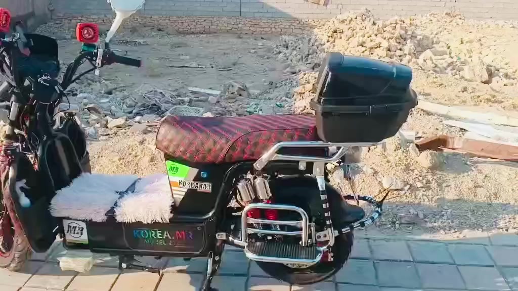 السلام عليكم 
ماطور شحن للبيع 
5 بطاريات 🔋 
الماطور نضيف كلشش
مكاني هيت 
للتواصل مراسلت صاحب الدراجه صوفي ال عبيدي
هـ ***********
