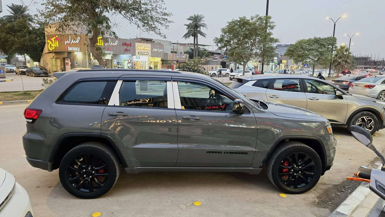 للبيع جيب موديل 2020 لون سمنتي مميز مكينه 3600 حره بلاديه  امريكي ضرر بنيد وتكمه جهه السايق انطخت شويه وصار بيها صبغ بالعراق رقم بغداد دولي باسمي ماشيه 55 مواصفات بلاك توب شاشه كبيرهه
جنطه كهرباء 
كشنات جلد وشامواه
توقف ذاتي /اطفاء ذاتي
نقطه عمياء/رادار
تشغيل عن بعد
 واتصل وتدلل مكاني بابل اي استفسار اتصال ***********
السعر 215
