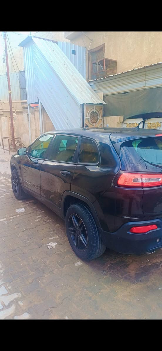 السلام عليكم
جيب شيروكي
 موديل ٢٠١٤ وارد امريكي ب اسمي لسنويه تنتهي ٢٠٢٧
مكان سياره بصره 
لسعر ١١٦ للاستفسار على هل رقم ***********
