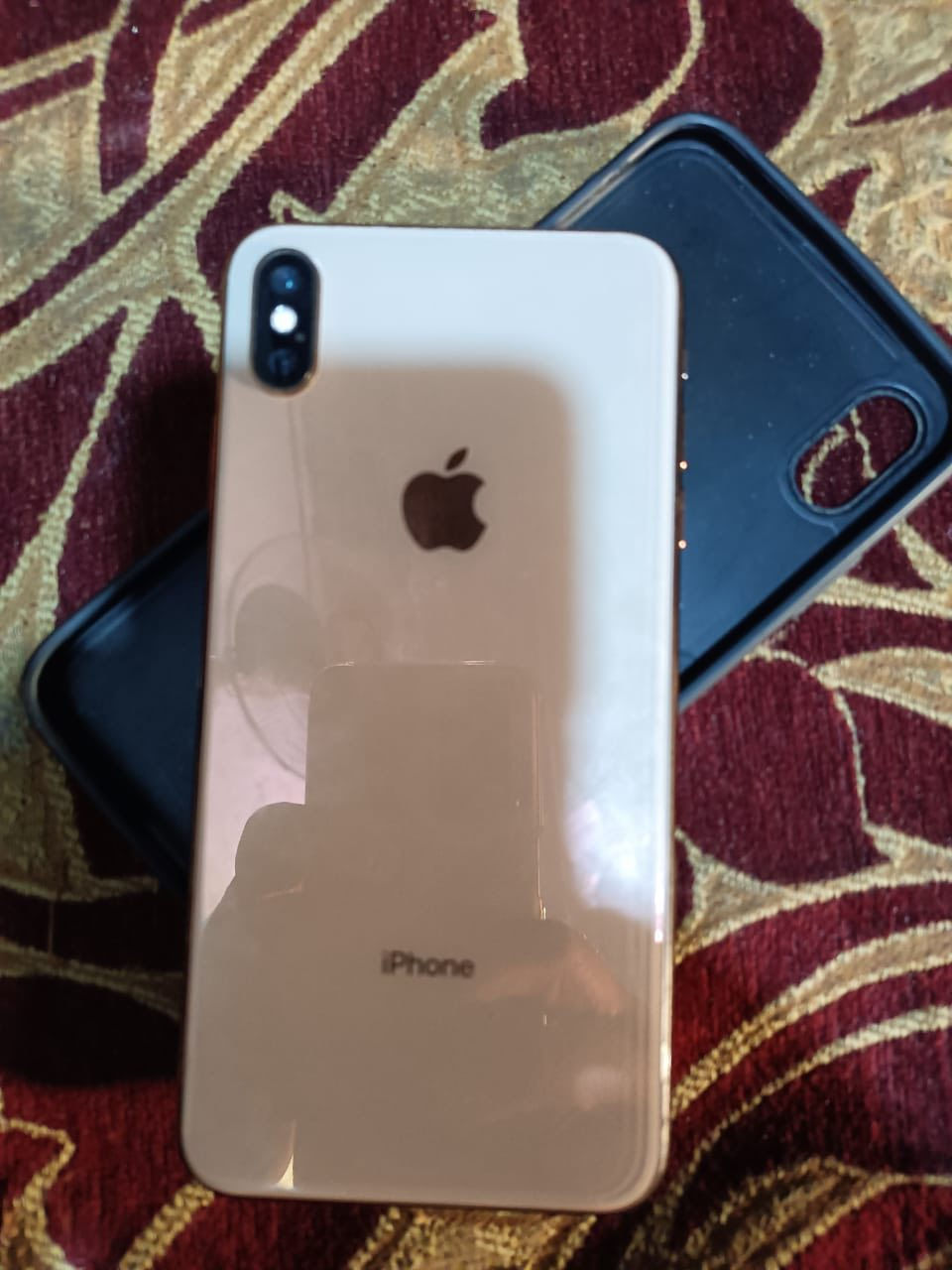 سلام عليكم

جهاز آيفون اكس ماكس ذاكره  ٥١٢شريحتين فيس إيدي شغال 

جهاز مبدل بطاريه فقط وبس هاذ الخط الي موضح بلصوره ما مأثر على أي شي مراوس أو بيع ١٨٠" تواصل ***********
