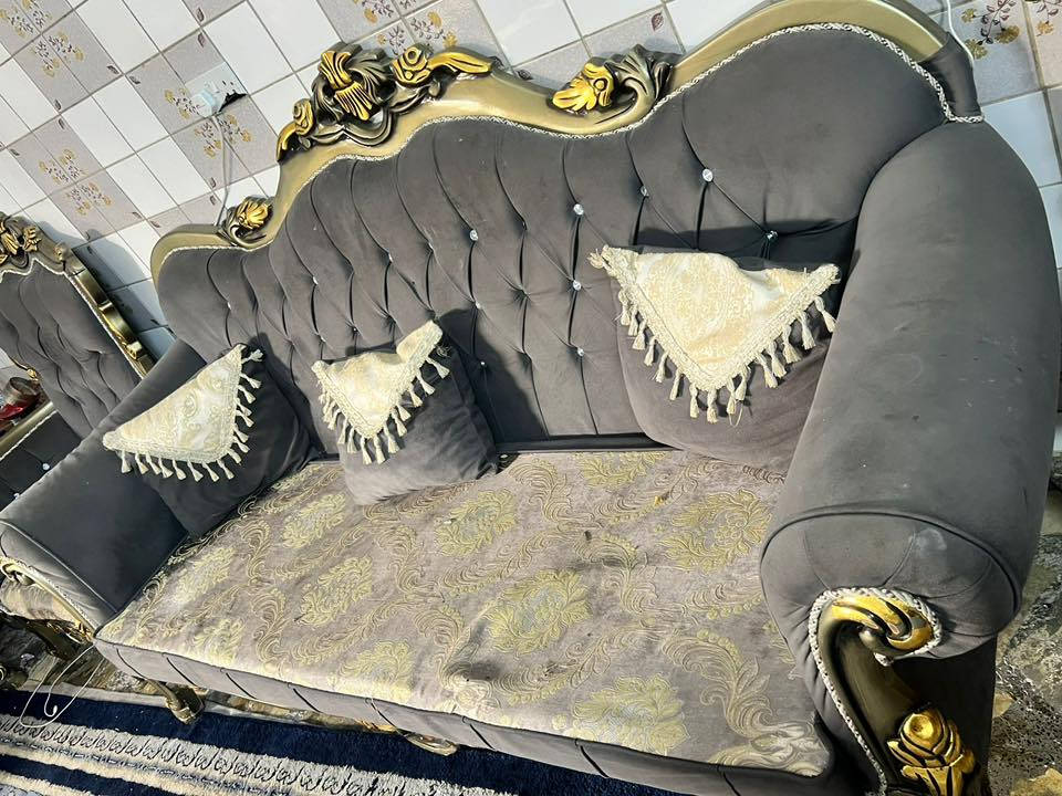 تخم 10 مقاعد ابو التاج ملكي
خشب ثكيل كلش يحتاجها دوشمة فقط سعر 450 وبي مجال بسيط 
*********** واتساب فقط
