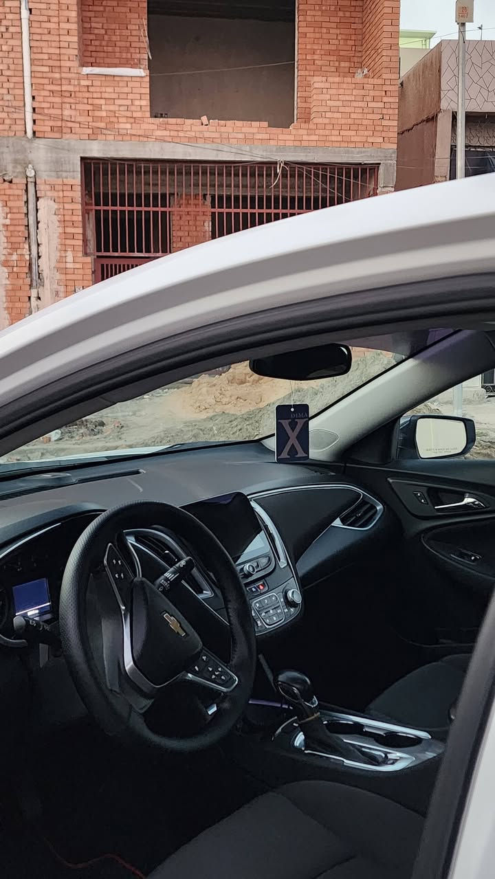 سلام عليكم شوفرليه ماليبو 2022 ماشية 33 الف ميل  حادثها الجاملغ  الايمن بيها ايرباك ستيرن فقط يعني السيارة قطعة وحده فقط  السيارة مكفولة من الكير ومحرك والشواصي السيارة مانقاصها اي شي يعني متحتاج اي صرف ومسويلها صيانه اول ب اول يعني السيارة جديده ومواصفاتها معروفة تشغيل عن بعد و تبريد منفصل وكتابات سود وويل اسود بلاد وياها يعني ما مغيره اني وغيرها من  مواصفات رقمها اربيل تريد وكالة تريد تحويل ثاني يوم  مكان السيارة زيونة
للتواصل والاستفسار  :
***********
***********
