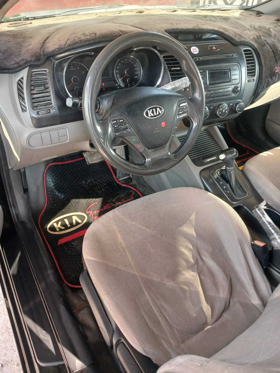 كيا سيراتو خليجي موديل ٢٠١٤ مكفوله  من الصبغ كير مكينه جيد جدأ داخل لونين قطعتين تبريد  مكان ابو غريب  السعر ١١٦ وبيهه مجال شي بسيط (***********) بي واتساب
