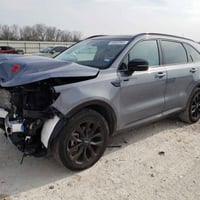 من رخصه الادمن سورنتو موديل 2023 مكينه اربعه سلندر تيربو فول مواصفات ا...