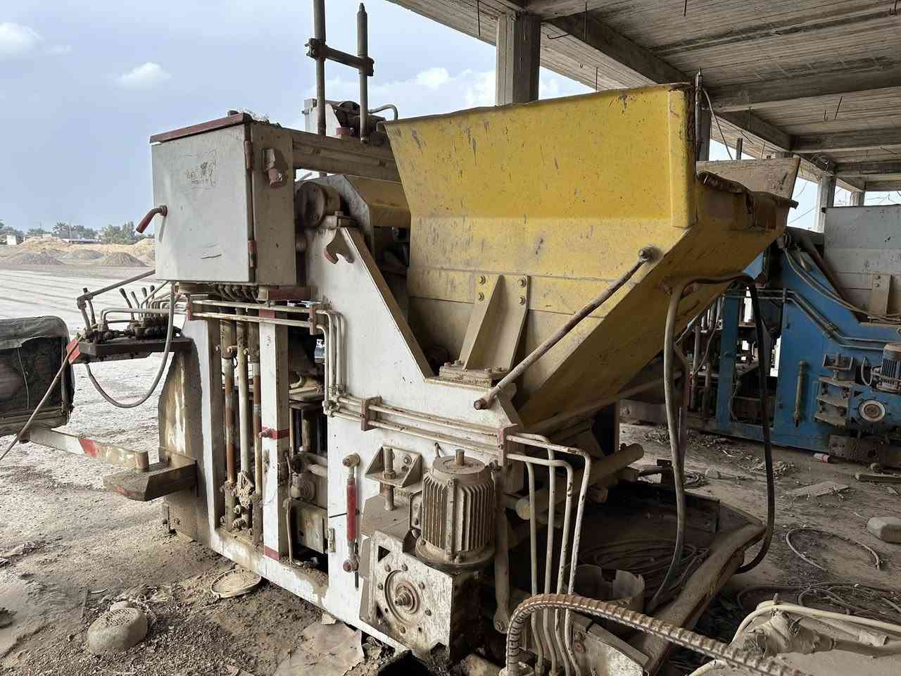 سلام عليكم ورحمة وبركاته كابسات بلوك مع القوالب للبيع نضافتهن 95‎%‎ للاستفسار والطلب واتساب***********
