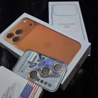 ايفون 17 كوبي بس مفتوح الكارتون للفحص ما تميز الاصلي عنه ويا شاحن و عد...