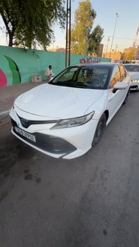 كامري تكسي دبي سياره اصلها 2020معليها 2022  مدوشمه كلها تخم تاير   بطا...