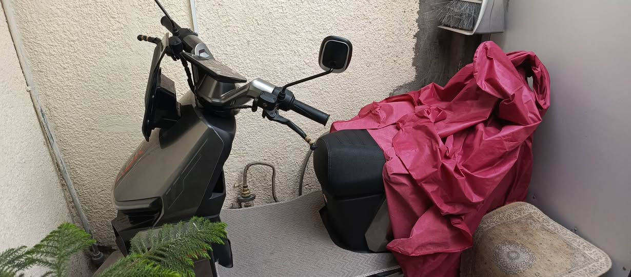 السلام عليكم دراجه ملكه معروفه من مؤيد طياره مديل 26 جديده شخط مابيها بطاريات كرافين  الحجم الكبير مسطره  للبيع اخذتها 1200 اريدها مليون قفل سبب البيع مكان ماعندي بالبيت العنوان ساحت القاء 
***********
