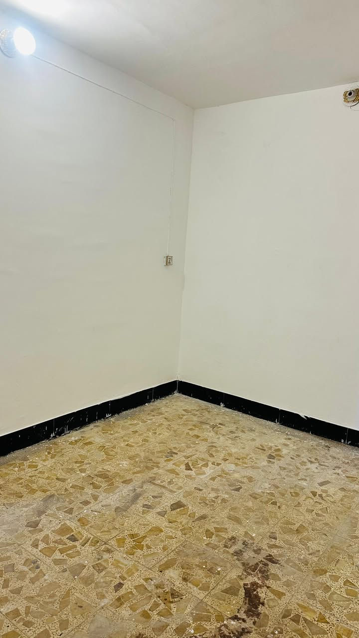 بيت مساحه 100 ركن حي الفداء قريب عالسريع السايدين طابق واحد السعر 125 وبيه مجال للاستفسار *********** مكتب البدري للعقار
