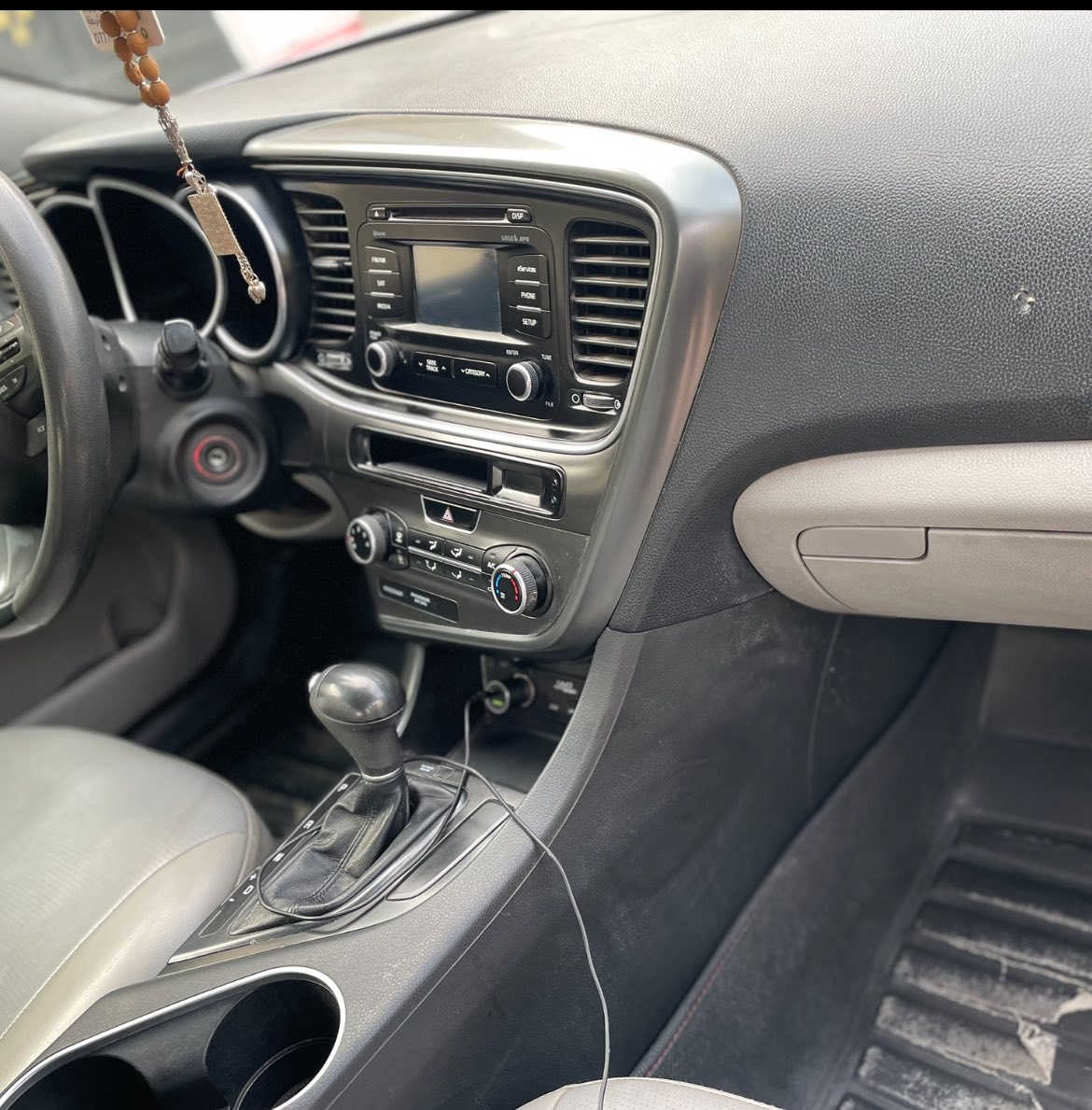 السلام عليكم . للبيع كيا اوبتيما 2015 وارد امريكي
الحادث جاملغ خلفي وقبغ جنطة ( الحادث سطحي وبسيط )
ماشيه 130 الف ميل
السيارة جاهزة بدون نقص نهائي
السعر 125$ 
موقع السيارة . بغداد - الدوره
للتواصل . ***********
