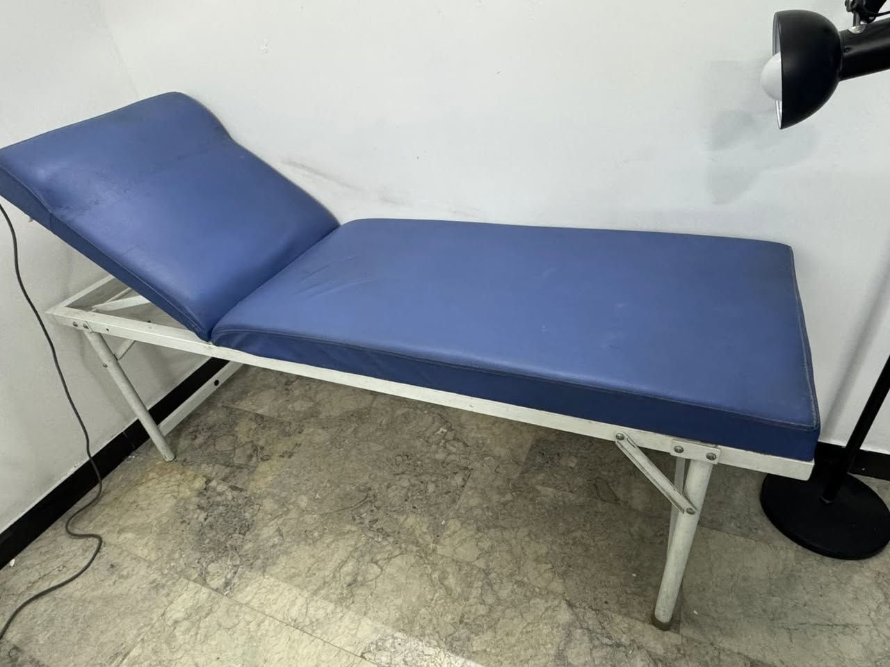 للتواصل ***********
متوفر اثاث عيادة للبيع العيادة في منطقة السيدية تباع كامل او مجزأ 
سدية ب 100 الف
كراسي عيادات ثلاثية عدد3  الواحد ب80الف
ترولي طبي عدد 2 الواحد ب65 الف
حاجز طبي عدد واحد ب50 الف
كرسي جلد مكتبي ثابت عدد 3 الواحد ب30 الف 
جهاز electronic cutter ب50 الف
جهاز تعقيم بالاوزون ب40 الف
جهاز تعقيم اوفن ب30 الف
عدة فحص كاملة للنسائية ب 50 الف
ميز مكتبي كبير مع ملحق مجرات  ب100 الف
ضوء فحص كبير ب50 الف
مراة متحركة كبيرة ب30 الف
سلة مهملات من نوع كبير ومغلفة جوزي عدد2 الواحدة ب40 الف
