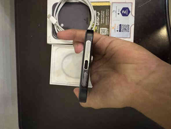 السلام عليكم ايفون 16 بلاص ذاكرة 256 شرق اوسط كامل ملحقاتة بطارية 100 مكفول بس الظهر مبدل ليزر ب 950 مكاني بغداد اليرموك ***********
