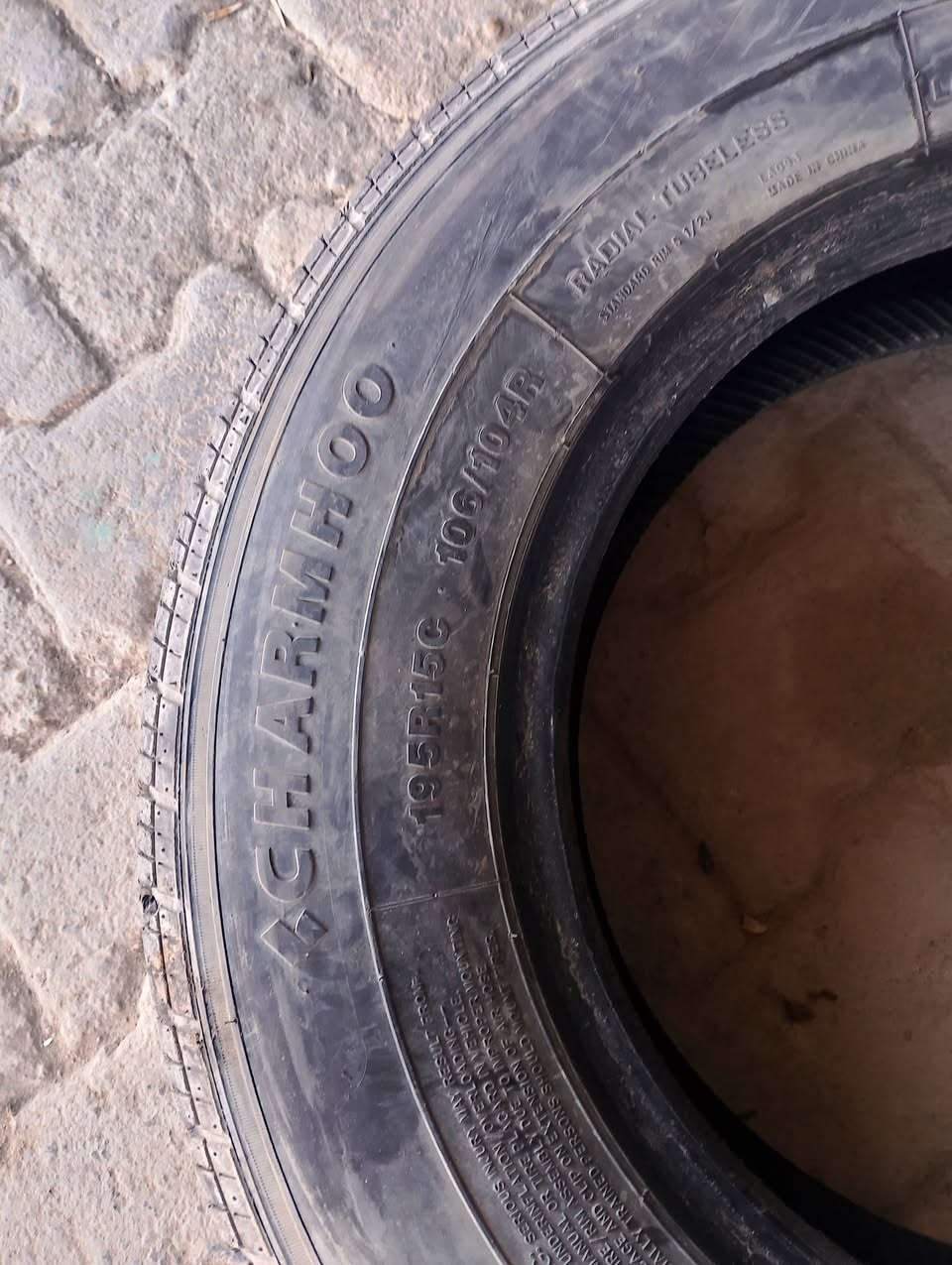 زوج تايرات لبيع قياسهن 195 على 15 مال فيرسا نيسات مكاني كوفه سهله  اتصال على رقم ***********
