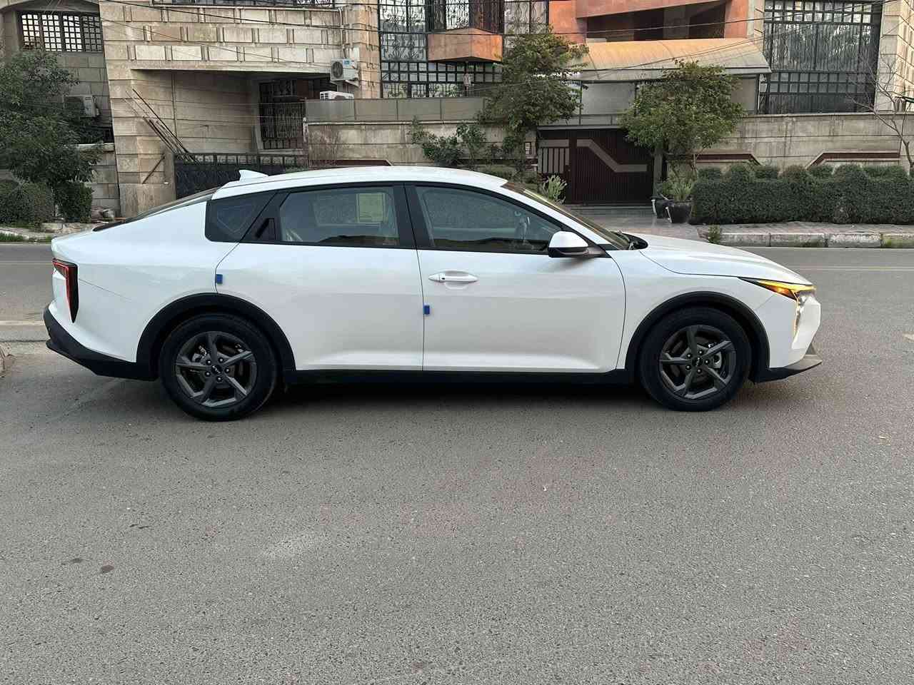 سلام عليكم للبيع K4 موديل ٢٥ ماشيه ٣٠٠٠ حادث موضح بالنشر بجم كبس بدون دواخل بدون ايرباك السياره بسمي تحويل مضمون العنوان بغداد الكاظميه السعر ١٨٤ وبي مجال للشراي يتصل ***********
