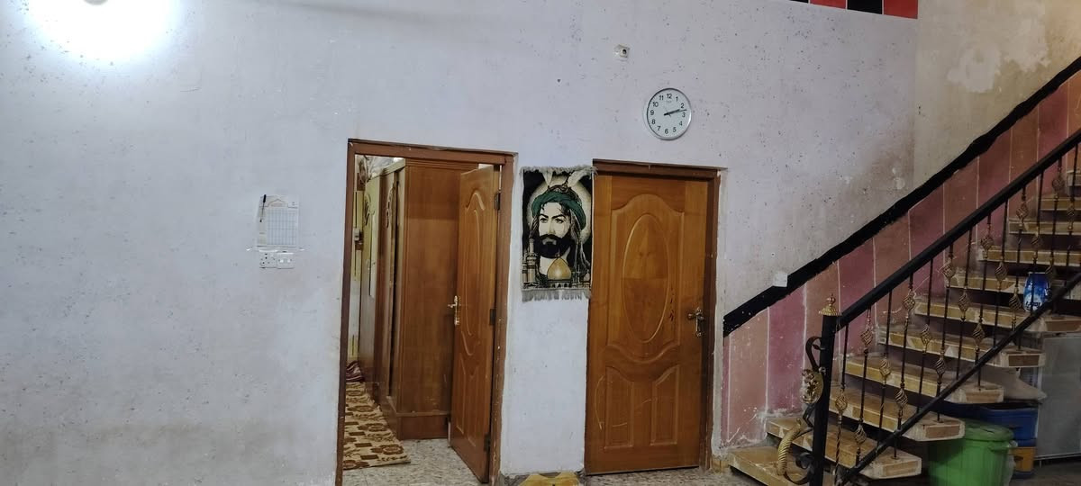 بيت للبيع حي الزهراء قرب المستوصف مساحته 220 البيت طابقين 4غرف وصالتين واستقبال وحمامات خارجيه وداخليه الاتصال عل رقم ***********
