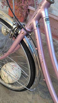 بايسكل موزه للبيع بدلون وردي فاتح 3 كير لاستفسار 07735054284